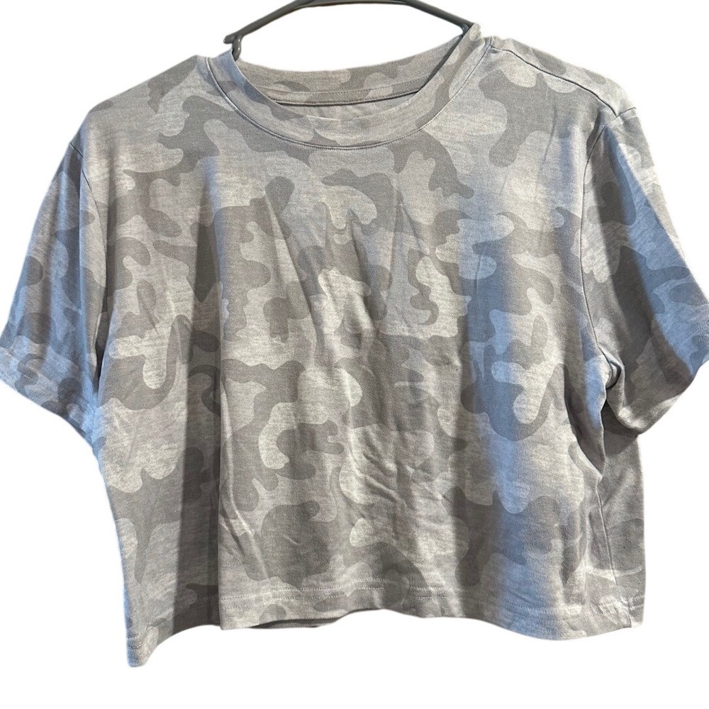 Max & Allie Womens Grey White Camouflage Crop Top Short Sleeve Crew Neck Size M